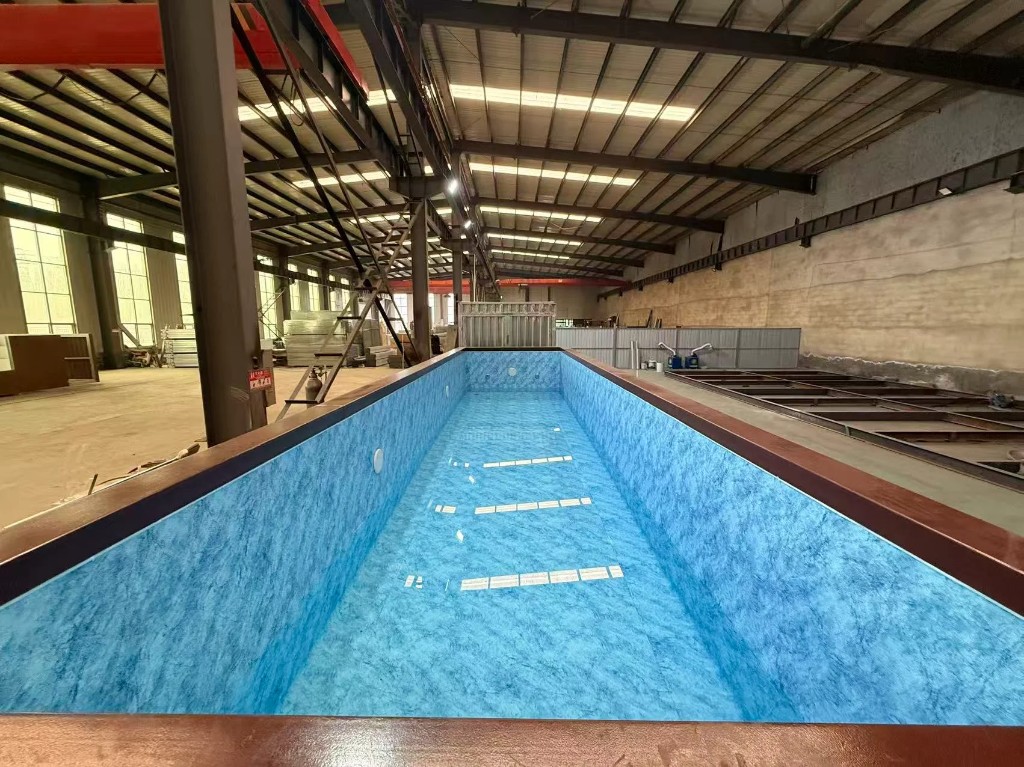 Factory pool �?interior liner view